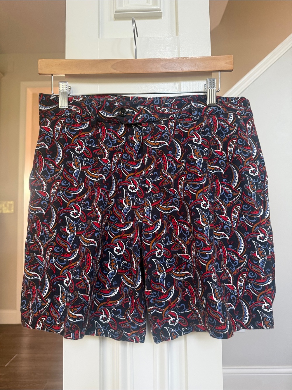 Murano Mens Paisley Print Shorts in Navy, Red & Gold Accents Size 30